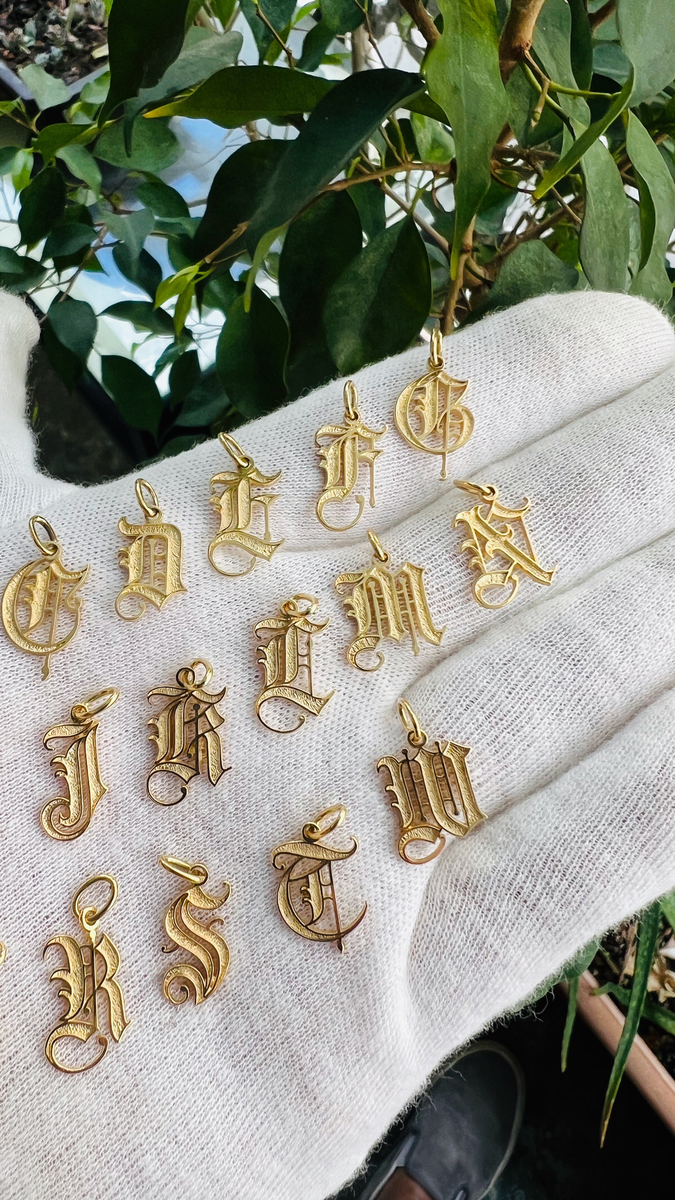 Vintage Old English Initial Pendant (Limited Quantity) | LeiLei